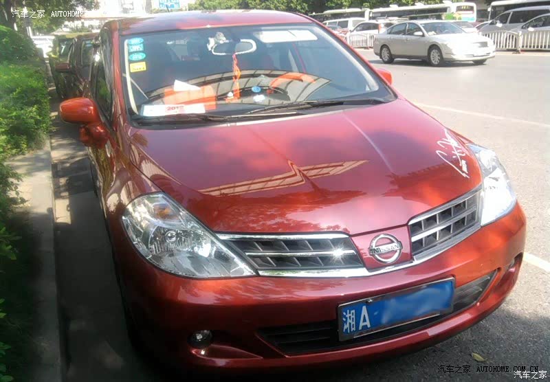 空间真的很大，乘坐很舒适，比一些紧凑型三厢车空间都大！