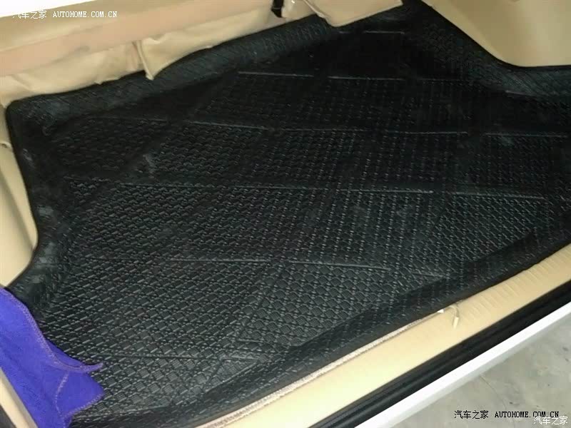 性价比很高，三口之家出游，日常代步都够用。离地间隙高。