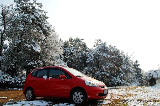 本田飞度整体质量非常不错，并且综合油耗保持在5.2L\公里
