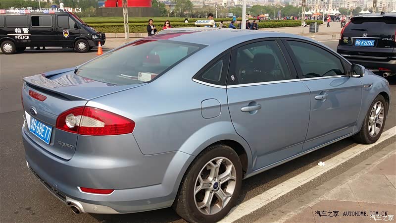 外观大气，空间宽敞，提速较肉，油耗偏高