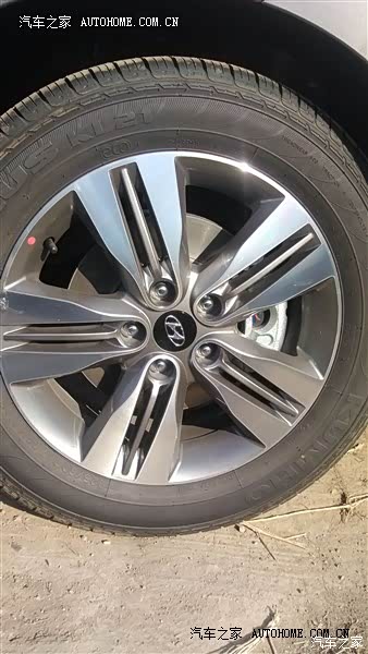 外观漂亮，这是选IX35的主因，再就是性价比较高，动力够用