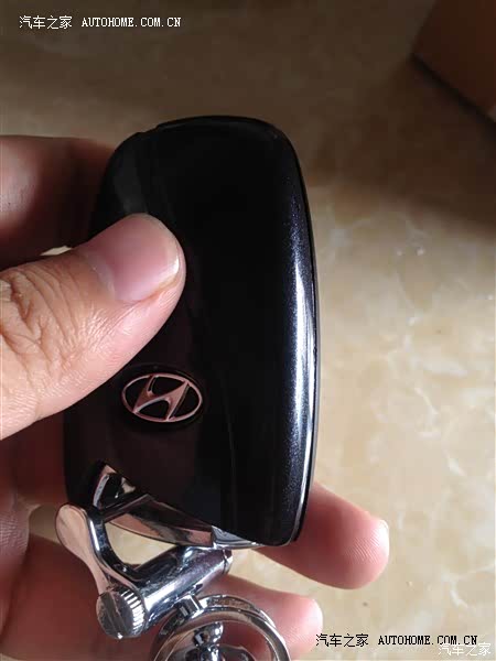 外观动力没话说，内饰塑料感很强，减配减配！13款顶配属于减配