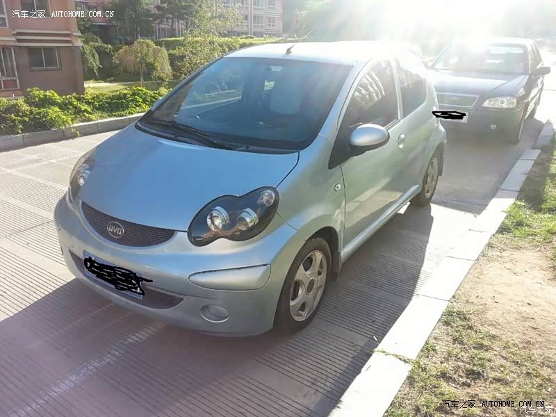 噪音大一些  后排空间小但是无所谓只用前面总体满意