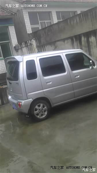 空间很大真的.异响特别多.不过不是为了泡妞.对我来说很好了