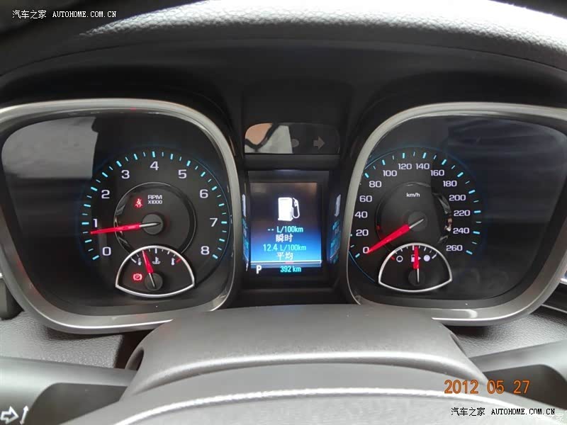 内饰漂亮，后备箱大，车身重，开起来稳当