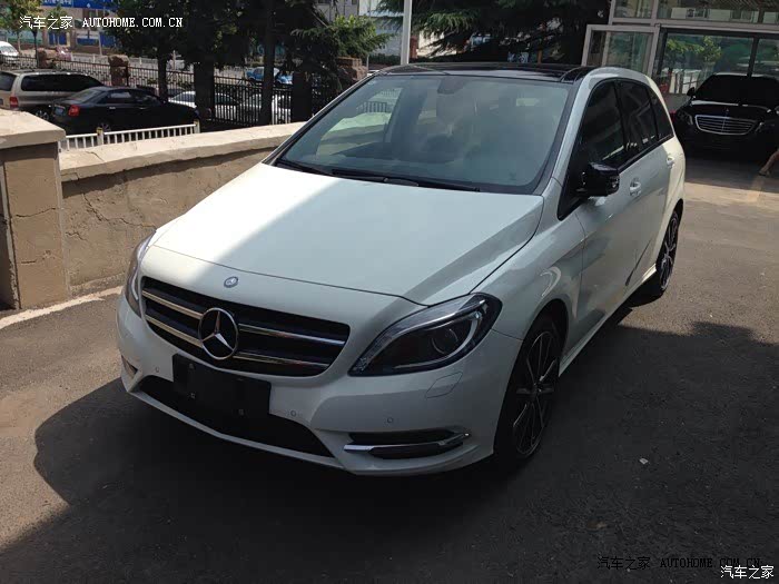 外观时尚，精细度差；内饰精良，稍有欠缺；空间宽敞，舒适欠佳。