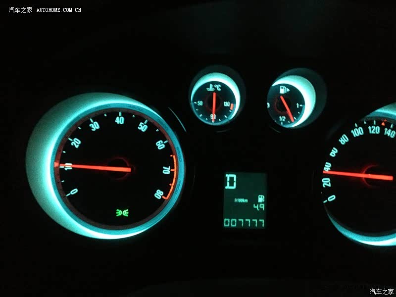 买车以为油耗高，但是后来发现并不是想象中那么高外观大气上档次