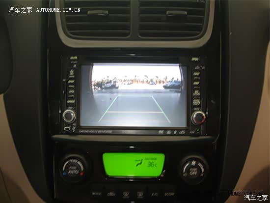 动力尚可，在同排量里油耗在合理范围，只是内饰异响偏多