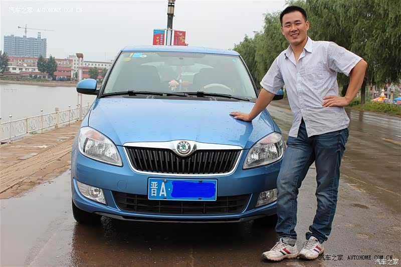 外观大气，空间充足，操控灵活，低油耗，乘坐舒服。