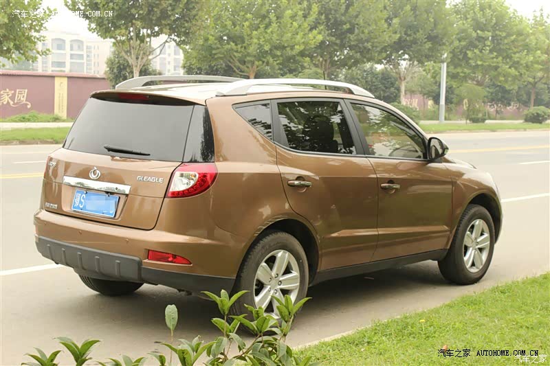 空间大性价比高油耗低，唯一不足是车子异响较多