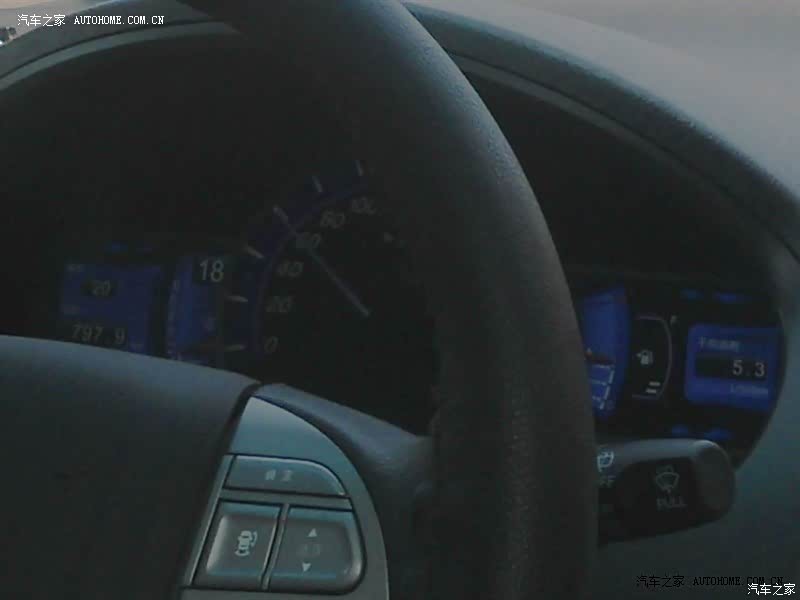 这么大的车油耗很好了，这价位的车噪音控制，舒适度都很好了。