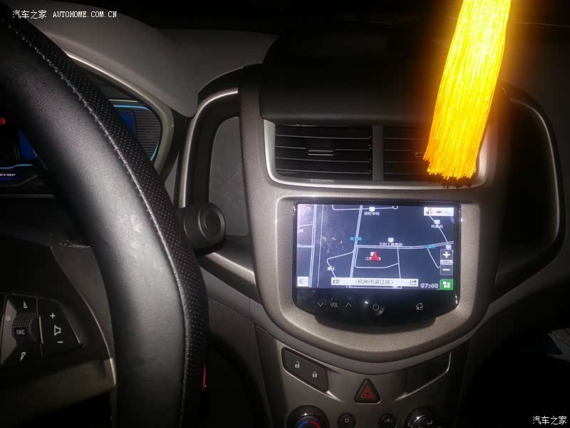 油耗偏高，后排空间小，后排空调不太吹的到，动力足，转向好