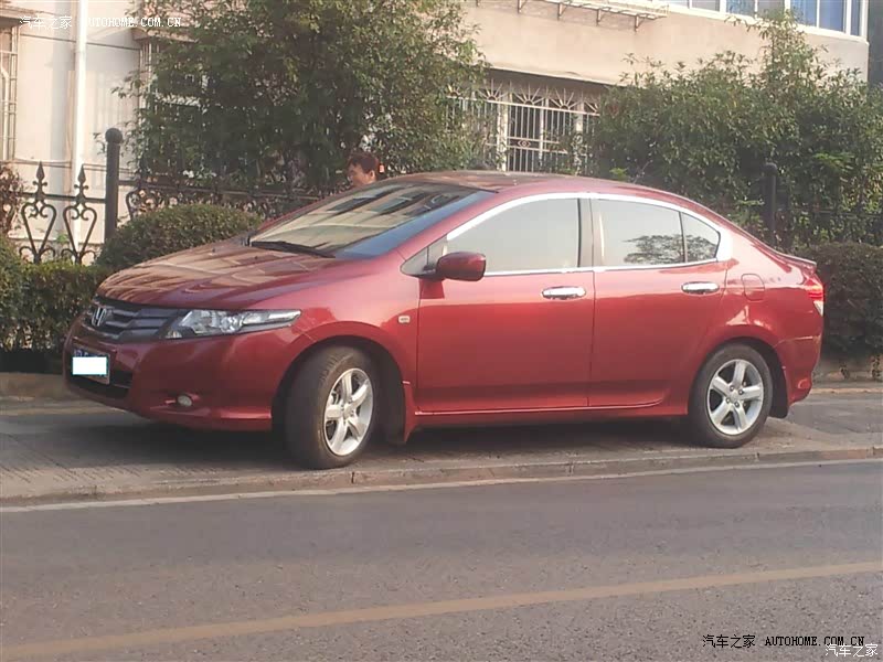 车子外型灵动，同级别发动机强劲油耗。操控好后备箱大。