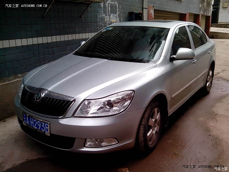 操控令人满意。空间足够。配置完善。动力好油耗低。价格适中。