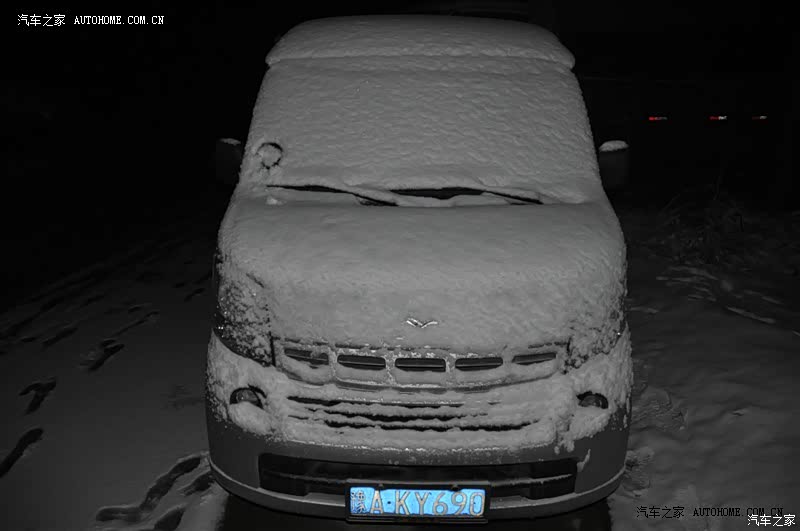 易操作 省油 座椅变换多 外观前卫内饰精致 轮胎太窄 座椅不舒适