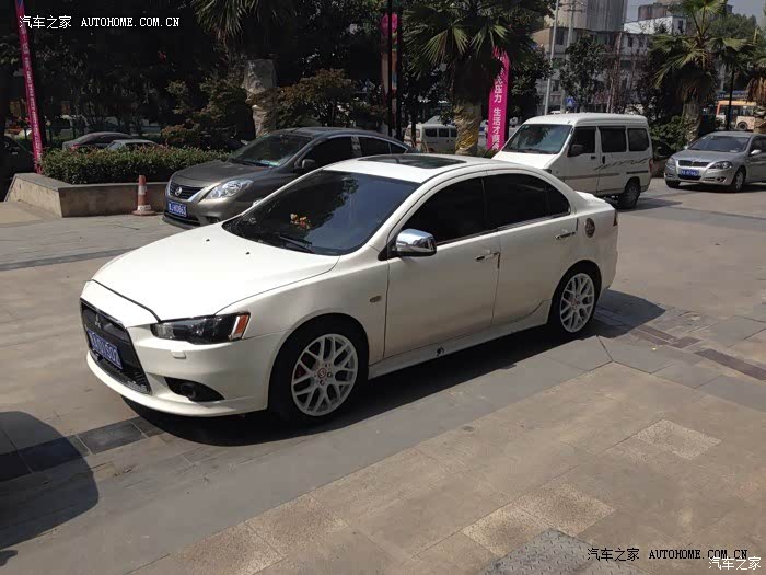 油耗偏低，动力尚可，后备箱太小，内饰比较粗糙，是这款车的定义