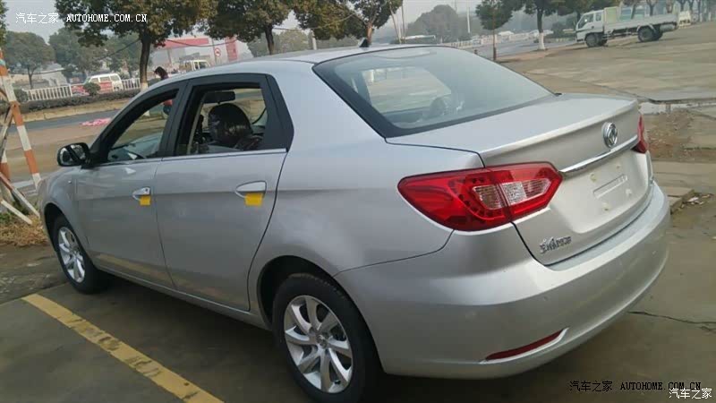 空间较大，油耗比较低，适合家庭用车