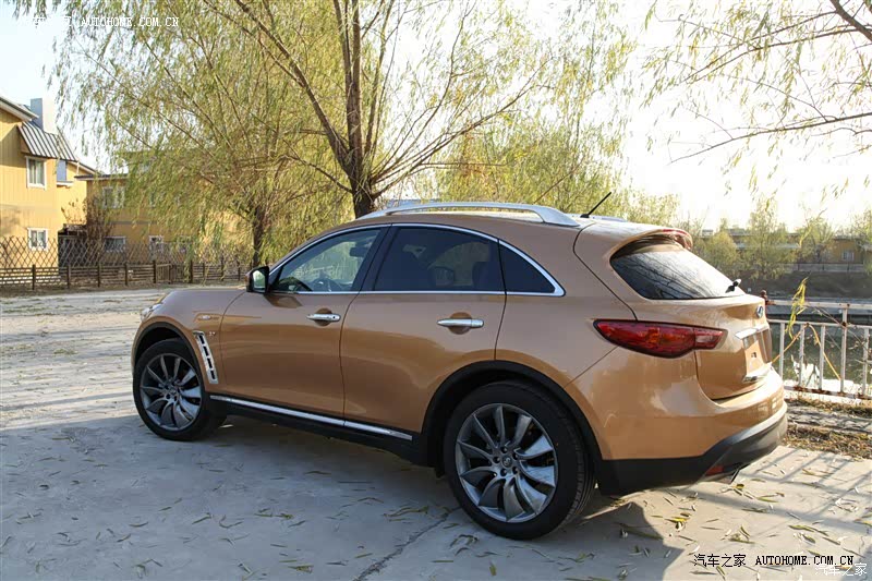 外观拉风，动力出色，声浪很好听，末代自然进气值得拥有