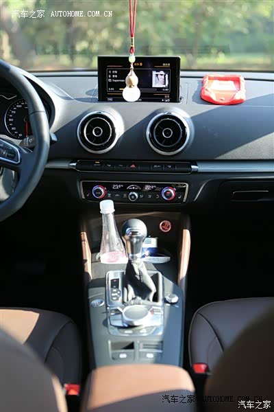 外观时尚，内饰精美，空间适中够使，动力不错，“小钢炮”一枚。