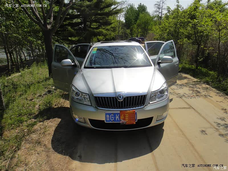 驾驶操控性好，行驶扎实稳定，油耗低，空间大后备箱掀背方便。