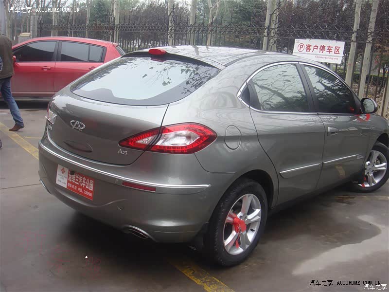 高速、省道表现不错，车稳且油耗较低，受轴距影响，后排空间一般