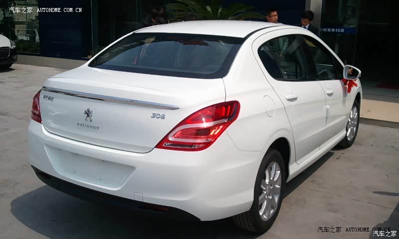 外观漂亮，内饰精美，动力一般，油耗稍高，后排乘坐空间紧凑