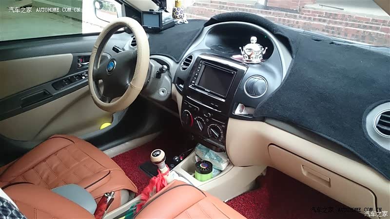 空间勉强够用，动力够用，内饰差，阳光暴晒后气味大，有异响。