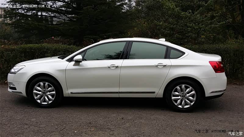 整体大气、厚重，底盘扎实、安全、舒适，操控满意，性价比很高！