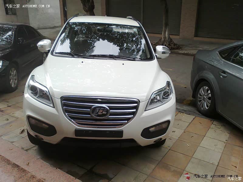 1.2档不太顺手,空间宽敞,缝隙较大,噪音大,好在性格比高,外观大气