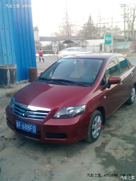 车很省油。跑起来很稳。操控性很好。外形美观，总体不错。