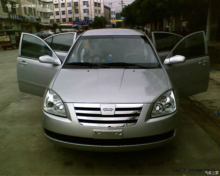 操控、空间、油耗都较好，但动力、隔音、减震一般，总的来说值。