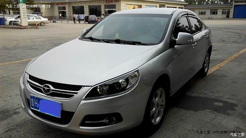 外观很大气，内饰也可以，开出去很有面子不过噪音太大，有异响。