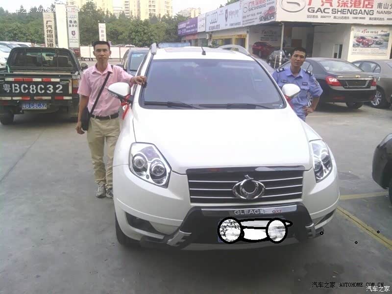 跑高速很舒服,越野性能还不错,自动档车型在堵车时解放了压力.