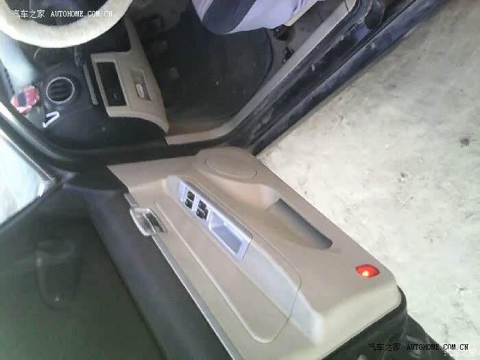 空间够用尤其后备箱，动力舍得给油还是可以的，油耗基本满意