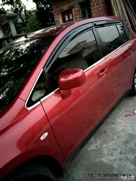 乘车空间比较宽躺，动力比较充足，内饰比较中庸