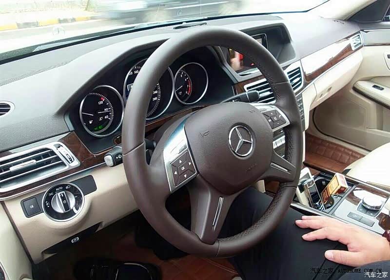 他不是运动的5系，他不是科技的A6，他就是舒适稳重的E系。