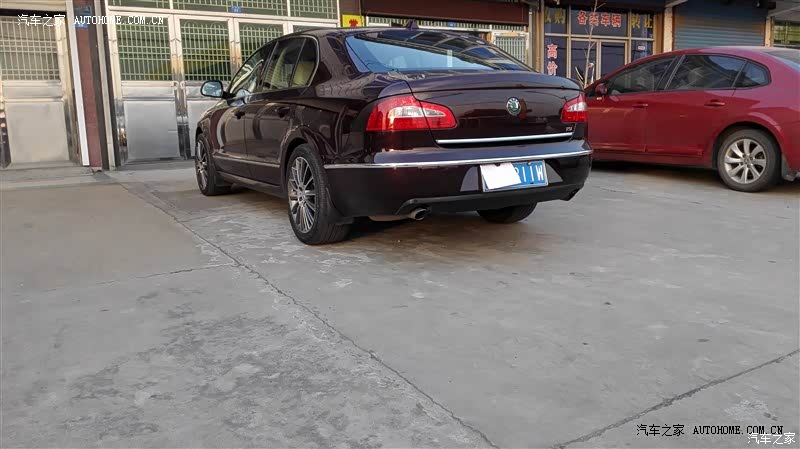 空间巨大，动力充足，外形稳重，内饰大气，噪音略大，瑕不掩瑜