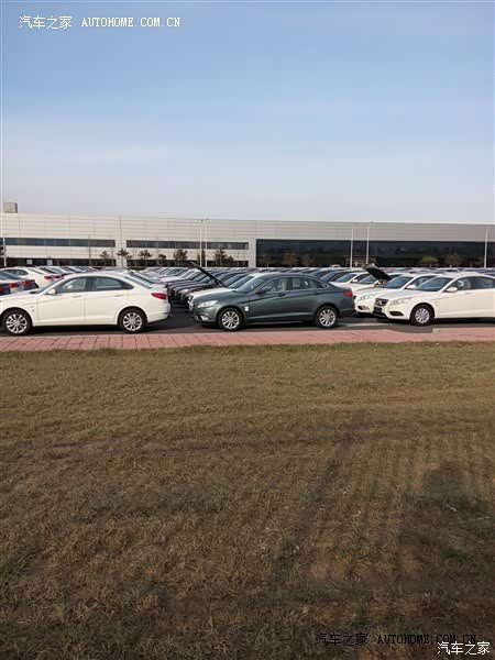 跑在路上回头率还是很高的，小毛病目前还没发现，动力比较满意。