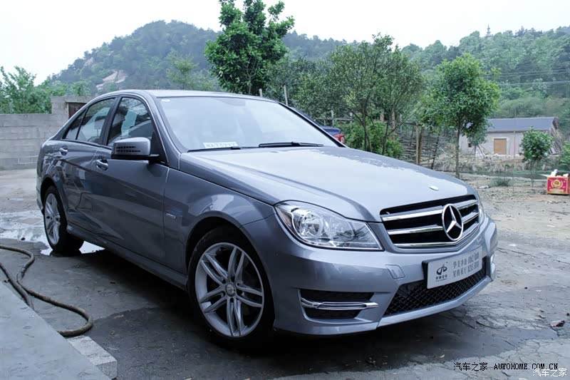 二十几万能买到入门版本奔驰，也算是圆了我这屌丝的“豪车”梦。