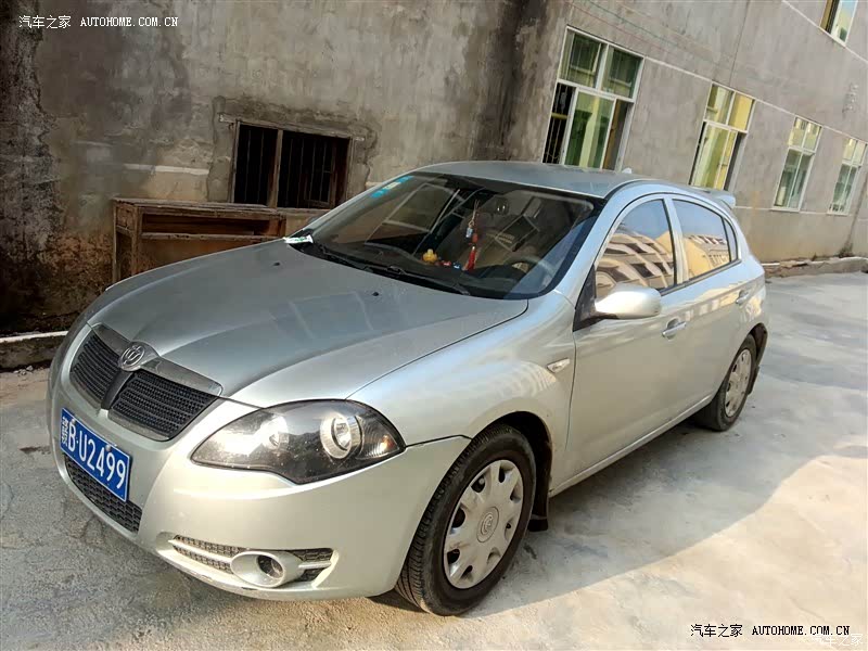 此车城市路况跑跑不错，家用型很好，操作容易上手，隔音效果差！