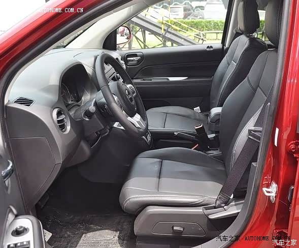 现在开车是左手摸右手，但是指南者却是最可靠的左右手。