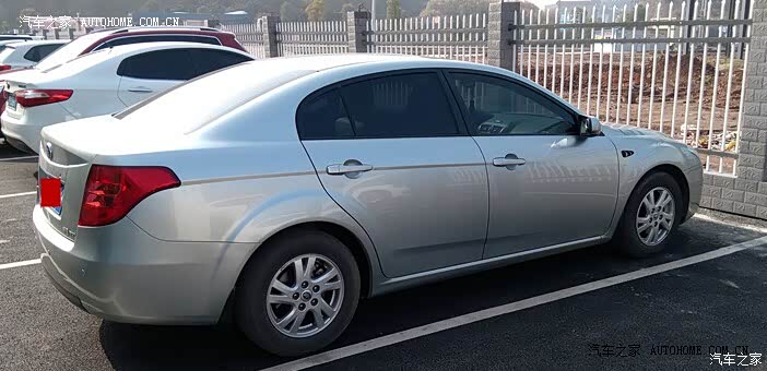 理性地说作为一款家用代步车来说整体表现中规中矩，性价比不错。