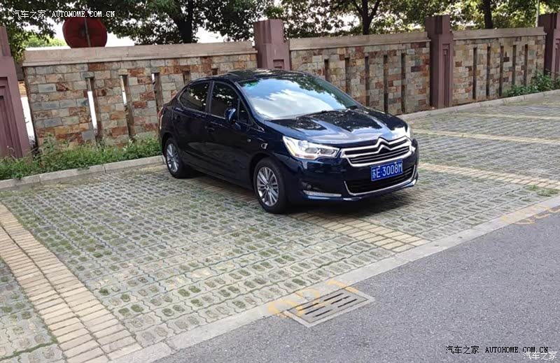 外观漂亮、舒适、安全、大气，性价比高