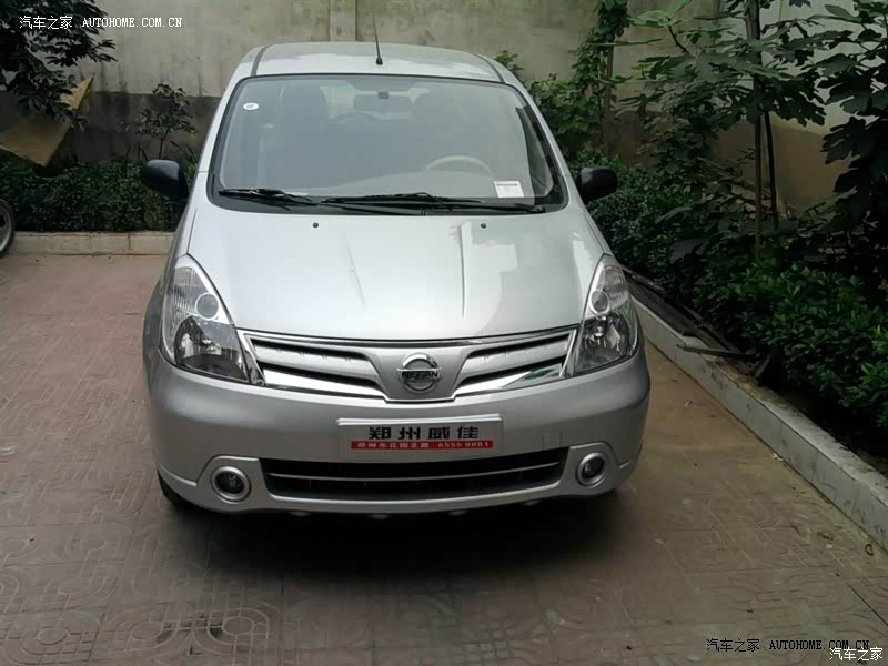 操控性不错，不省油，空间小