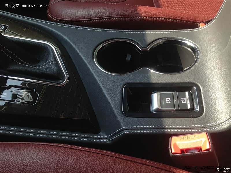 外观大气上档次，内饰真皮颜色多样，家人都说好。