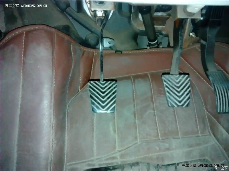 开中华车，抽中华烟，用中华牙膏，做堂堂正正顶天立地的中华人！