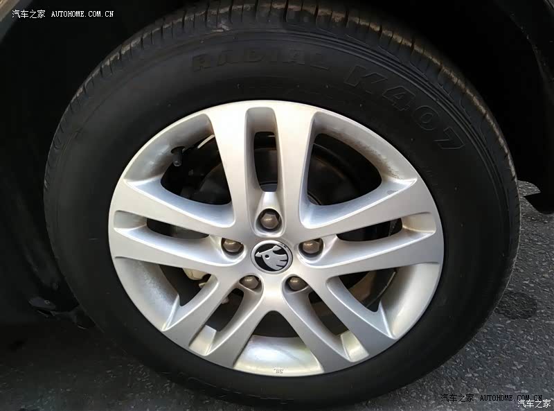 起步肉、高速爽，空间、油耗、操控满意，外观商务适合老男人驾驶