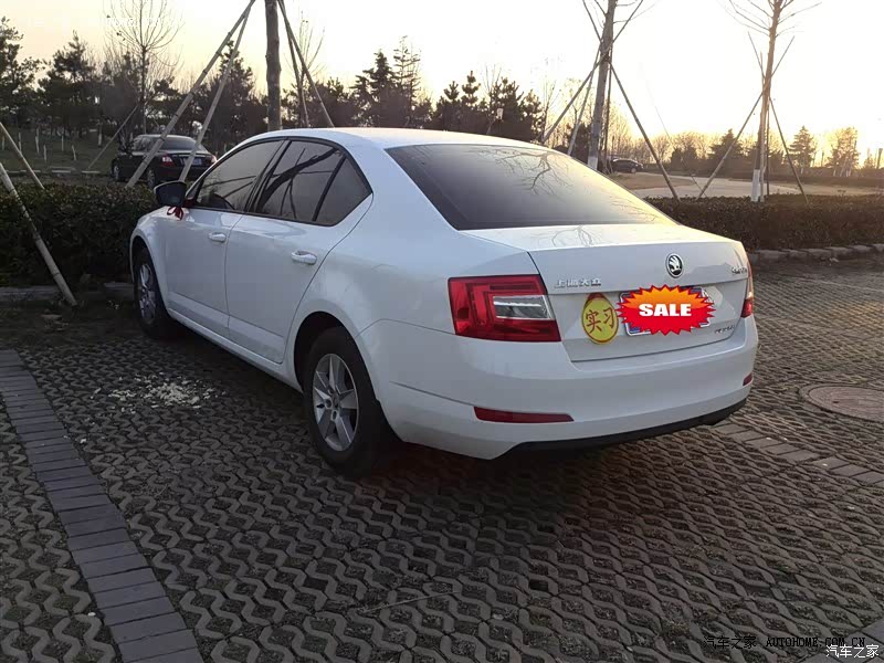 高端大气上档次的车，这在同事里面是最有范的车了，俺很开森~~~~