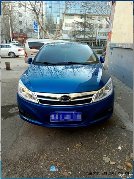 外观大气，动力强劲，配置高端，内饰一般，顿挫严重。