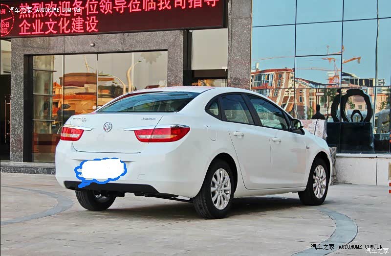 选择这款车算是多种因素结合吧，品牌，外观，空间，安全性等